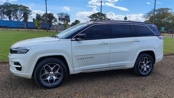 JEEP COMMANDER 2.0 TD380 TURBO DIESEL OVERLAND AT9